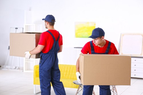 Edgware Movers team providing organized and careful relocation support